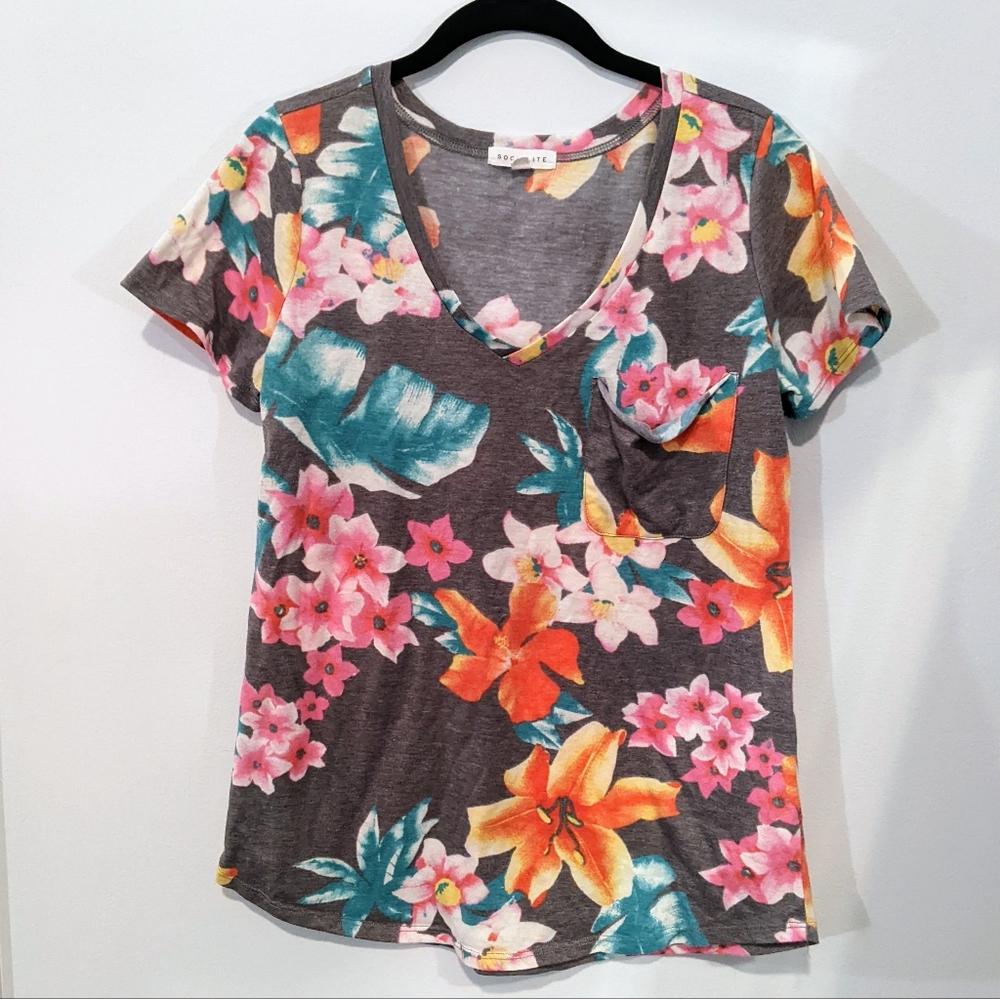 Gray & Flower Print V-neck T-shirt, Size Medium